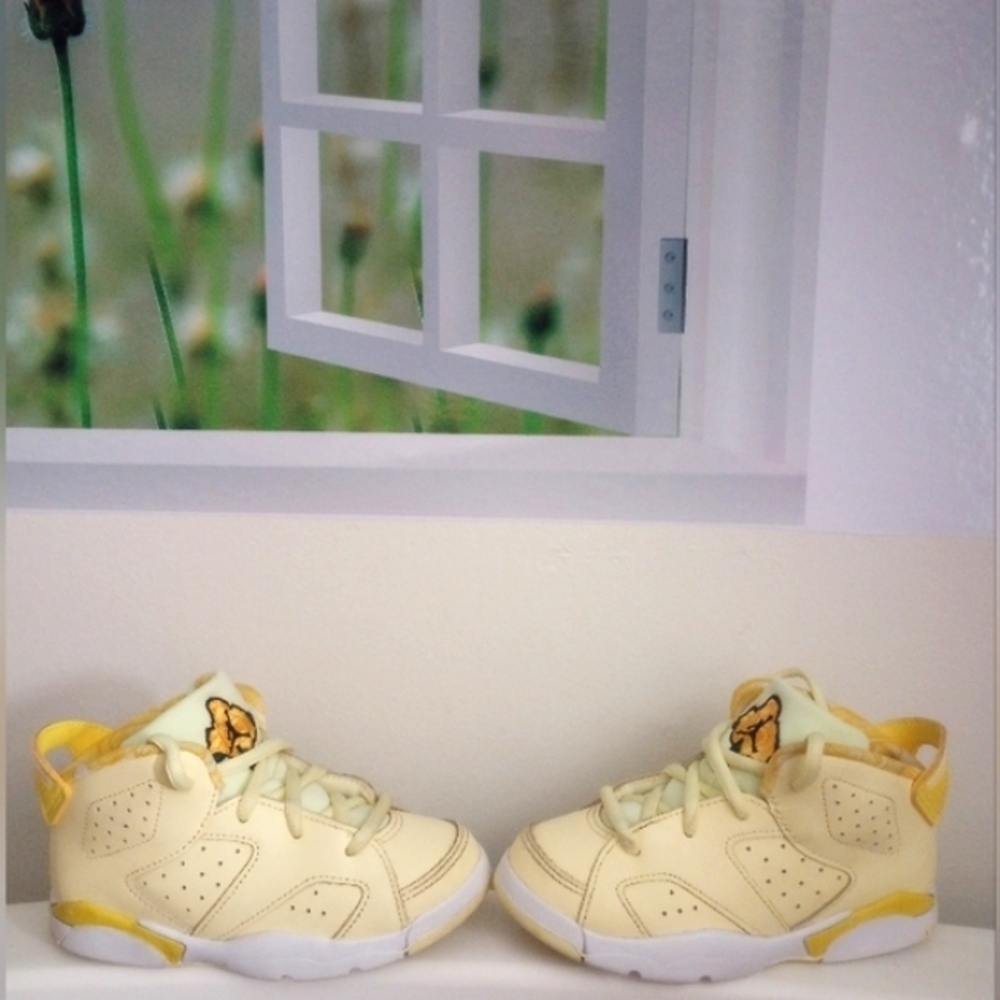 Air Jordan Retro 6 Dynamic Yellow Floral Citron Tint GS. Size 9c.